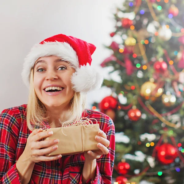 Gift on female hands — Stock Photo, Image