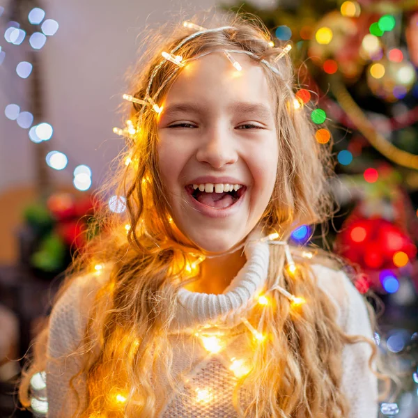 Дитячі прикраси різдвяна ялинка — стокове фото