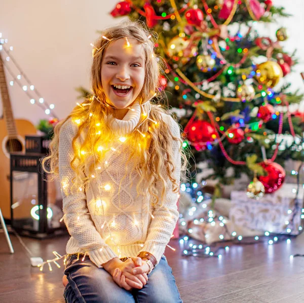 Kinderdecoratie kerstboom — Stockfoto