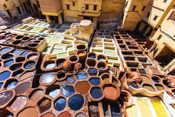 Concerie di Fes Marocco, Africa Vecchie cisterne della conceria Fezs — Foto Stock
