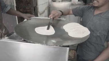 Cook Çapati hazırlar