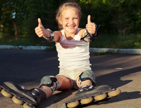 Criança em patins — Fotografia de Stock