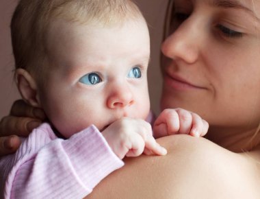 Bebek ile anne