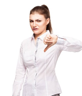 Kadın baş parmaklarını aşağı gösteriyor