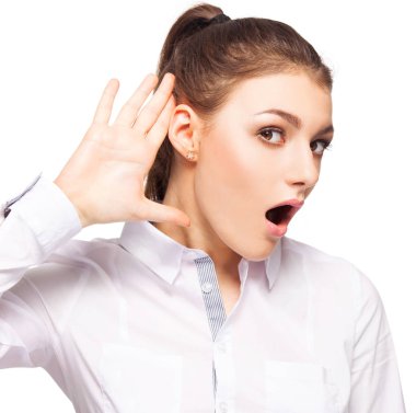 Kulağı için elini koydu kadına kulak misafiri olur