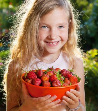 Çilekli çocuk