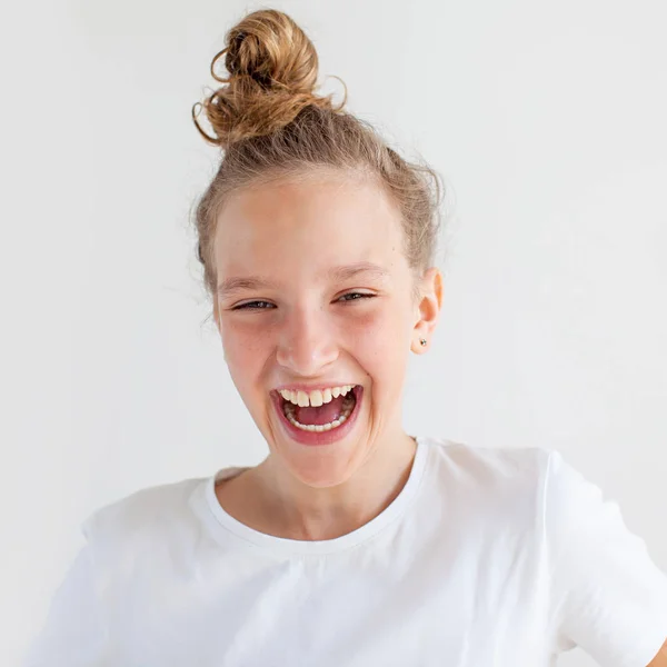 Portrait smiling young girl teen — Stock Photo, Image