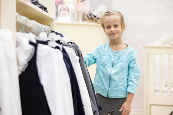 Child in a childrens store — Stock Photo, Image