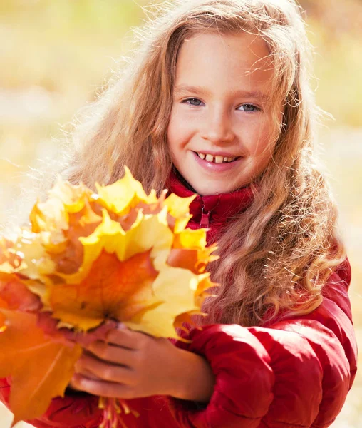 Ragazza in autunno — Foto Stock