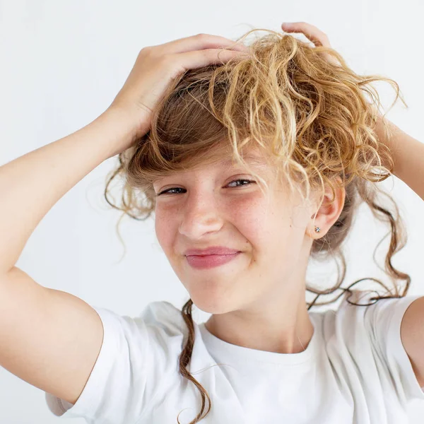 Portrait souriant jeune fille adolescent — Photo