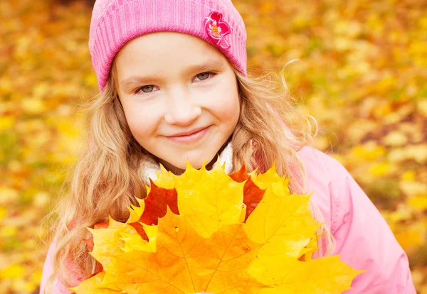 Girl at autumn — Stock Photo, Image