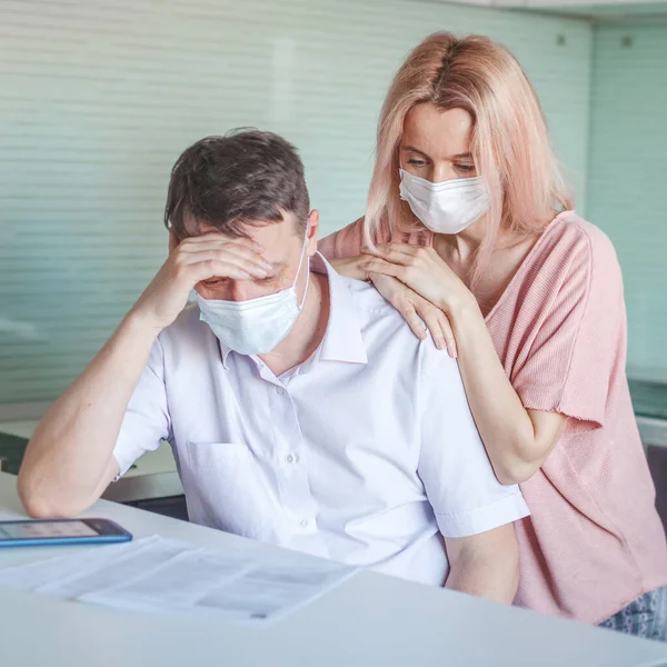 Serious stressed couple worried about unpaid bank debt calculate bills, shocked poor family looking at calculator counting loan payment upset about money problem during the pandemic coronavirus — Stock Photo, Image