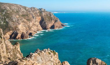 Anakara Europe west Point'daki kayalık Atlantik kıyı şeridi. Cape Roca (Cabo da Roca), Portekiz