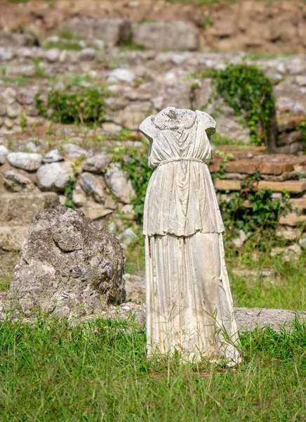 Estatua Sin Cabeza Santuario Deméter Parque Arqueológico Dion Pieria Macedonia —  Fotos de Stock