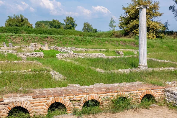 Paisagem Com Coluna Paredes Antigas Sítio Arqueológico Dion Macedónia Grécia — Fotografia de Stock