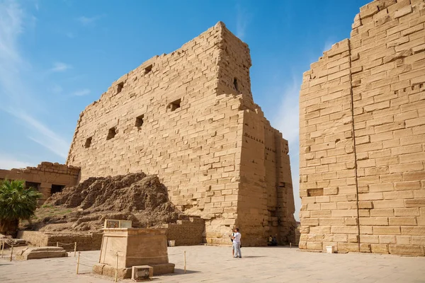 Pátio Portão Torre Templo Karnak Thebes Luxor Egipto Norte África — Fotografia de Stock