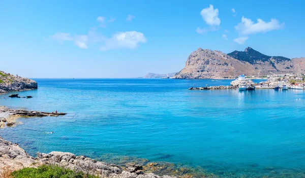 Kust linjen nära Kolymbia. Rhodos, Grekland — Stockfoto