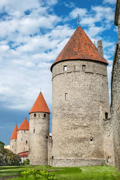 Torres velhas. Tallinn, Estónia — Fotografia de Stock