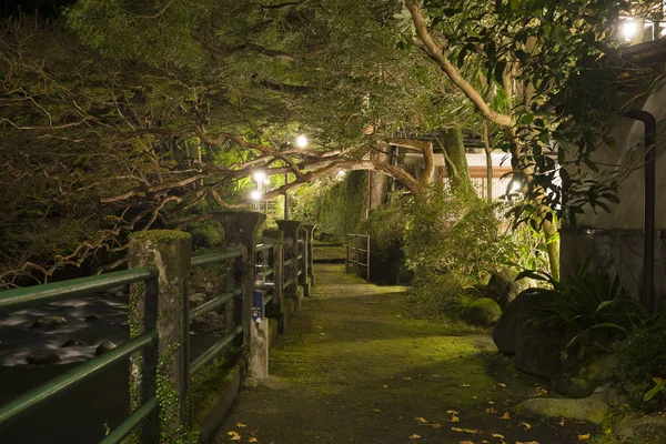 Παλιά Ιαπωνικά Ποταμού Ανάχωμα Νύχτα — Φωτογραφία Αρχείου