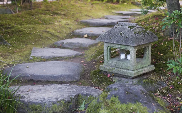 Linterna Toro Piedra Japonesa Jardín —  Fotos de Stock