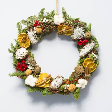 geleneksel yeni yıl çelenk duvar