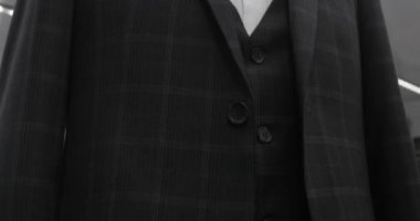 Erkek Giyim Mağazası iç. Erkek takım elbise. Erkek gömlek. Pahalı butik. Satın alma bir butik giyim.