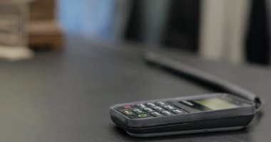 Alıcı ödemeyi kredi kartıyla yapar. Pin kodunu girin