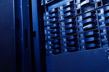 sunucu raf kümesi bir veri merkezi
