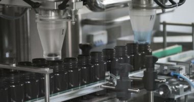 Hap, Tablet üretim süreci. Endüstriyel Eczacılık kavramı. Fabrika ekipmanları ve makine. 4k