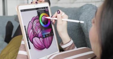 interaktif kalem ekran, dijital çizim tablet ve kalem ile çalışıyor. yakın çekim