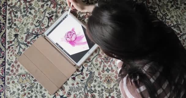 Lavorare con display a penna interattivo. Disegno su un tablet grafico. vicino — Video Stock