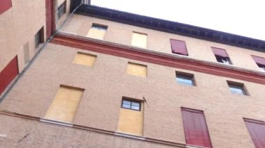 Ferrara, İtalya: Este kale (Castello Estense) veya castello di San Michele (St. Michael'ın Kalesi) moated ortaçağ kalesi olduğunu. Dört köşe Kuleli büyük bir blok oluşur.