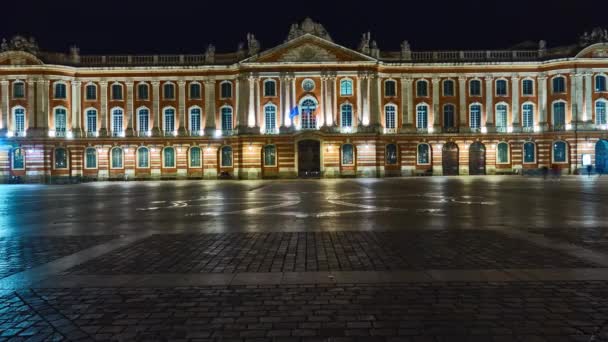 Capitole är hjärtat av den franska staden Toulouses kommunala förvaltning och stadshus. Det är förmodligen på plats att St Saturninus var martyr. — Stockvideo