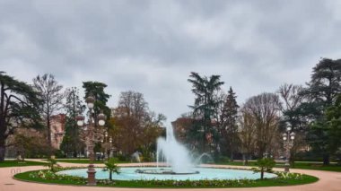 Grand Rond ya da Boulingrin (Bowling Green) Fransa 'nın Toulouse kentinde bulunan bir halk bahçesi. Çapı dört büyük koridor, Jules-Guesde, Francois-Verdier, Paul-Sabatier ve Frederic-Mistral..