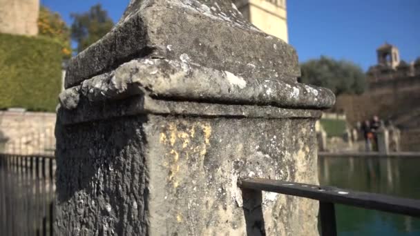 Alcazar de los reyes cristianos (Burg christlicher Monarchen) in Cordoba, Andalusien, Spanien. Festung diente als Hauptwohnsitz von isabella i von Kastilien und ferdinand ii von Aragon. — Stockvideo