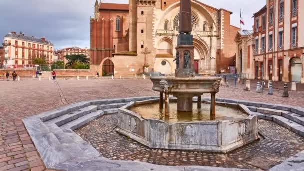 La cattedrale di Tolosa è una chiesa cattolica situata nella città di Tolosa, nell'Alta Garonna, in Francia. Cattedrale è monumento nazionale, ed è sede dell'Arcivescovo di Tolosa . — Video Stock