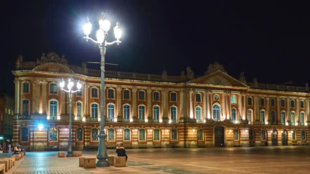 Капитолий является сердцем муниципальной администрации французского города Тулуза и его мэрии. Предположительно на месте, что святой Сатурнин был замучен . — стоковое видео