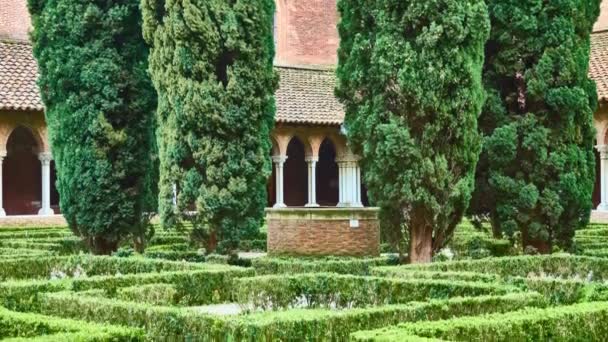 TOULOUSE, FRANCIA - 20 DE MARZO DE 2018: timelapse Iglesia de Jacobinos es una iglesia católica romana desconsagrada ubicada. Las reliquias de Tomás de Aquino se encuentran allí. A principios del siglo XXI es museo . — Vídeos de Stock