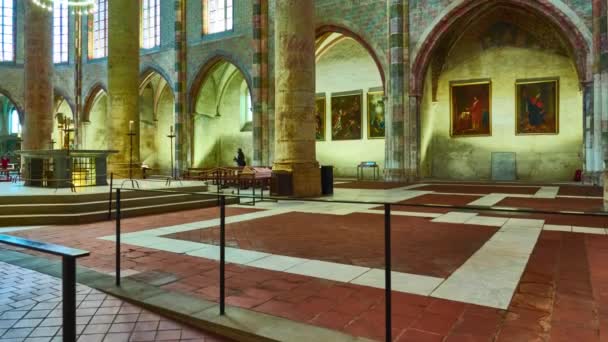 托罗斯，法国- 2018年3月20日：雅各宾教堂（Thomas Aquinas, Church of Jacobins）是一座位于法国的罗马天主教教堂。在21世纪初，它是博物馆. — 图库视频影像