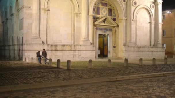 Tempio Malatestiano (Templo de Malatesta) es una iglesia catedral inconclusa de Rímini, Italia. Nombrado oficialmente en honor a San Francisco, toma el nombre popular de Sigismondo Pandolfo Malatesta . — Vídeos de Stock