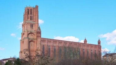 Saint Cecilia Katedrali (Albi Katedrali) Fransa 'nın Albi şehrindeki en önemli katolik binasıdır. Zaman Uygulaması.