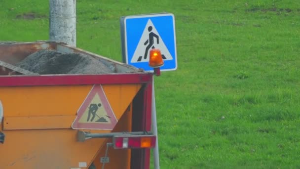 Carrozzeria Con Ghiaia Luci Lampeggianti Attivate Colore Arancione Uno Sfondo — Video Stock