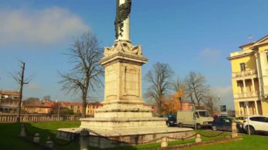 Parma, İtalya için Zafer Anıtı. Anıt, İtalyan savaşı zaferle ayrılmış bulunan Palazzo della Pilotta arkasında Viale Toschi içinde.