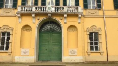 Palazzo Ducale Parma, İtalya'da şu anda Arma dei Carabinieri için ev, Ottavio Farnese tarafından 1561 inşa edilmiş ve Vignola projeye göre inşa.