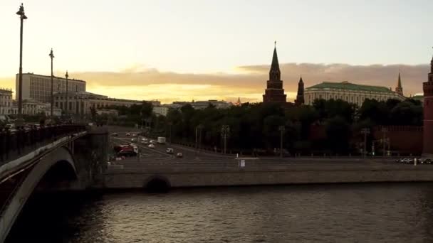 モスクワ クレムリン シャフリハン クレムリン モスクワの中心部に要塞化された複雑な歴史的な南をモスクワ川を見下ろします ロシア連邦の大統領の官邸をとして複合体 — ストック動画