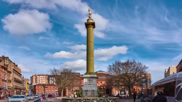 Colonna Dupuy Sullo Sfondo Halle Aux Grains Fontana Con Grifoni — Video Stock