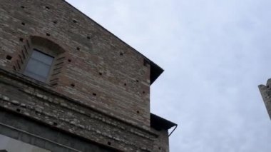 Castello dell Imperatoreis kale mazgallı duvar ve kuleleri. Ortaçağ İmparator ve Sicilya Frederick II, Kutsal Roma İmparatoru, Kral için inşa Prato, İtalya'da inşa edilmiş.