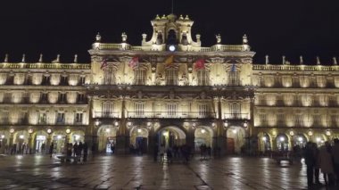 Plaza Mayor (Main Plaza) Salamanca, İspanya büyük plaza merkezi Salamanca, kamu kare kullanılan yer var. Geleneksel İspanyol Barok tarzında inşa edilmiştir ve alan toplama popüler.