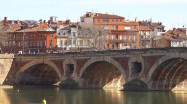 Pont Neuf, Fransa 'nın güneyinde, Toulouse kentinde, Yeni Köprü' nün (Grand Pont) 16. yüzyıldan kalma bir köprüdür..