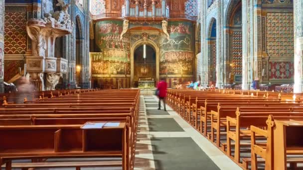 Albi, Francja - 17 marca 2018 r.: Katedra bazylika Saint Cecilia (Albi Cathedral) jest najważniejszym budynkiem katolickie w Albi, Francja i siedzenia z duchowny katolicki, arcybiskup miasta Albi. Timelapse. — Wideo stockowe